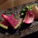 博多鳥鉄 いどり - つきだしは蕪のお漬け物、んま〜〜〜