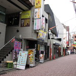 Hounan Sakaba Hadaka Denkyuu - お店から方南中央通り入口まで徒歩30秒です。