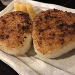 酒菜 須みず - 焼きおにぎり 480円
特製味噌正油だれで焼き上げます