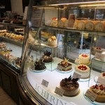 Patisserie ICHIRIN - ケーキショーケース全景