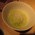 TTOAHISU - 豚肉のパテ　ズッキーニのグリーンのソースの下にはポークハンバーグが隠れています