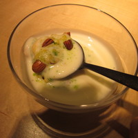 TTOAHISU - カラスミ、コーヒーパンナコッタ、パセリのソース、砕いたアーモンドがアクセント