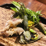 滋味 康月 - ⚫︎菖蒲刀の演出。さくさく、ほっこり。空豆の一粒一粒をも炭火焼きです。