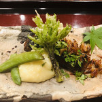 滋味 康月 - アブラメの天ぷらと鯉の鱗のフレークのサクサク感がたまりません。鱒の火入れが完璧！