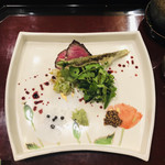 滋味 康月 - 少ないポーションでお願いしました近江牛の炭火焼。粒マスタード、山葵、黒胡椒岩塩でシンプルにいただきます( ^ω^ )