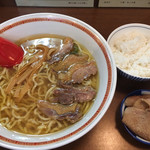 仙台中華そば 銘店嘉一 - 鶏チャーシュー麺(醤油)880えん プラスBセット(鶏皮とご飯)150えん