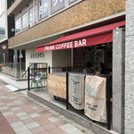TRUNK COFFEE BAR  - 店舗の入口
