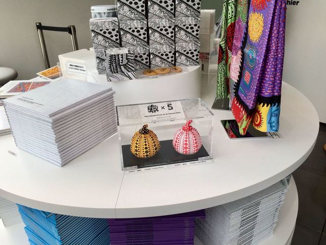 ⬛️ 美品！！⬛️ ジャンべ！！⬛️ 手彫り模様が鮮やか！！⬛️ 宇宙からの音響」草間彌生美術館