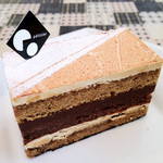 サロン・ド・テ・コーイチ - オペラレジェ。軽いチョコとコーヒー風味のケーキです。2011.12.19