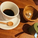 マツヤマカフェ - コーヒー、写真撮るの忘れて、飲んでる途中。