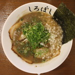 Menya Shiroboshi - 魚節 とんこつらーめん(750円、真上から)