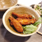 麺もん酒場 やってるよ - ピリ辛手羽中 250円