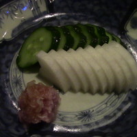 自家製粉石臼挽きうどん 青空blue 本店 - 大根ときゅうりの浅漬け