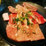 Amiyakitei - 味わい焼肉三味盛1,080円(旨みカルビ・やわらか牛ハラミ・霜降風焼肉)は厚み薄く、基本冷凍もので味わい的にはいまひとつ、価格相応の価値はかなり厳しい　スエヒログループじゃないのか