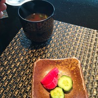 鉄板焼 RURI (アートホテル大阪ベイタワー) - 赤だし、香の物