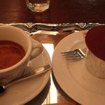 ANTICO CAFFE AL AVIS - エスプレッソドッピオ（350円）とティラミス（360円）