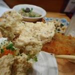 とんぺい - タルタルソースたっぷり（笑）