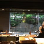 Suteki Ando Shabu Shabu Fujita - 庭の見えるカウンター席
