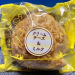 めぐりめぐるめ - シュークリームの種類は４種…。次女にはこの「クリームチーズ&ミルク」を！！