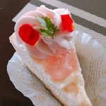 Pathisurishun - ローズなんとかってケーキ 花びらは食べれるの？
