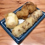 jikaseisanukiudontonikushimbashijinza - 天ぷら3種盛り（鶏天2個 + ちくわ天1本 + 卵天1個）