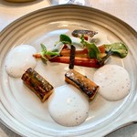 Steirereck - ⑥ノイジードル湖産スモークうなぎ、冬の人参、ブラックケール、マイヤーレモンバタークリーム、小玉ねぎピクルス