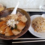 中華料理　松楽 - チャーシューワンタンメン・半チャーハン。