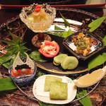有栖川 清水 - 前菜  だつ辛子浸し  鱶鰭  クコの実、海老キャビア、 鱚新緑揚げ  檸檬、たらば蟹和風ドレッシング和え トマト釜盛り、 蝦夷鮑グリーンバター焼き、 蚕豆塩茹で