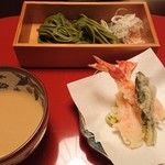 Arisugawa Shimizu - 食事     茶そば  胡麻たれ  晒し葱
                   海老・アスパラ  白扇揚げ添え