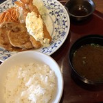 浅草食堂 - 豚の生姜焼きとエビフライ定食