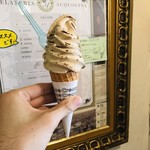 ジェラテリア アクオリーナ - コーヒーミルクのジェラートソフト（640円）税込