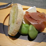 レストラン メルキュール - そら豆とサンタンドレチーズ