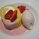 レストラン メルキュール - 苺のロールケーキ & カシスのジェラード