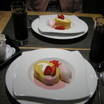 レストラン メルキュール - 苺のロールケーキ & カシスのジェラード