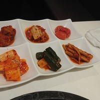 肉の匠 将泰庵 船橋駅前 はなれ店 - キムチ盛り合わせ