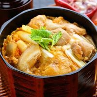 はかた地どりと奥久慈卵の親子丼