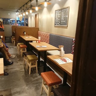 テーブル席
