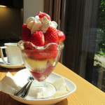 クッチーナ ヤヒコヤマ ぼすかいおーろ - 越後姫ﾊﾟﾌｪ(ﾐﾆ)：ｾﾐﾌﾚｯﾄﾞとｼﾌｫﾝ入りでﾐﾆでも量があるがペロリと食べた