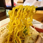 拉麺大公 - スタミナ味噌の麺リフトアップ