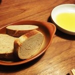 イモコダイニング - ライ麦パン200円