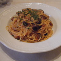 トラットリアセレーナ - サルシッチャときのこのトマトソーススパゲッティ