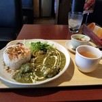 カレーカフェ カゼ - ザグチキンカレー＋スープ・デザート付