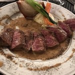 プールトワ - ランチの選べるメイン。牛肉のステーキ