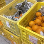 観音山フルーツパーラー - フルーツパーラーの一階は、お店。良い匂いだった。癒される〜