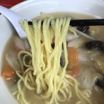 柳明館 - 蝦仁湯麺  麺のアップ