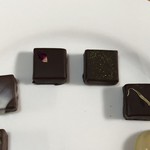 プレスキルショコラトリー - 左の白いコリーヌ、フルール、シエル、柚子ものから順に