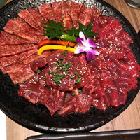 焼肉ダイニング MEGUMI 本店 - カルビー、ロース、ハラミ等の5人盛り合わせ