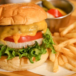 クラフトハウス トーキーズ - Cheese Burger ¥1,200