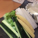 山鳥 - 野菜スティック アンチョビソース
      水分補給も兼ねて 悪くないアテでござる