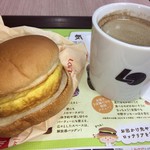 Rotteria - たまご焼きバーガーとホットコーヒー
                大阪の喫茶店の玉子サンドみたいな感じだ